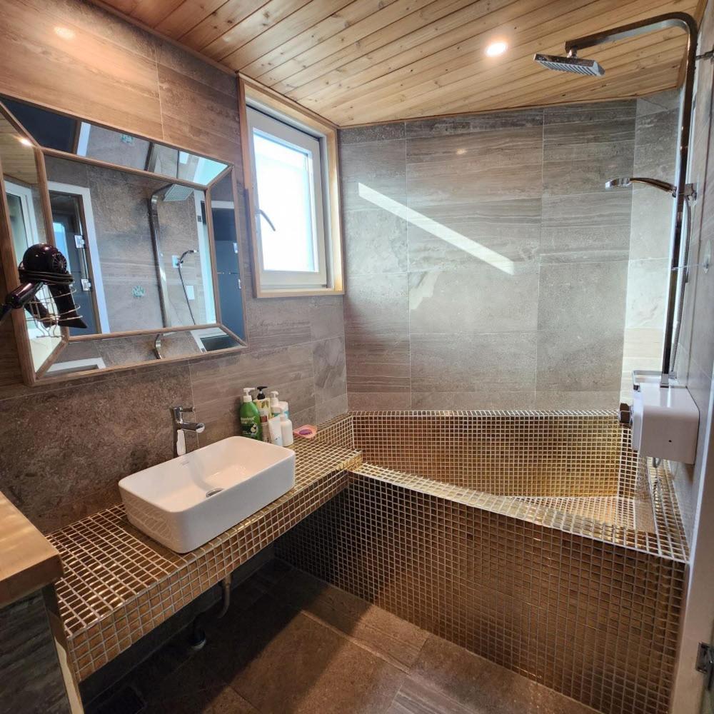 Ariene Guesthouse Gwangju Metropolitan City Exteriör bild